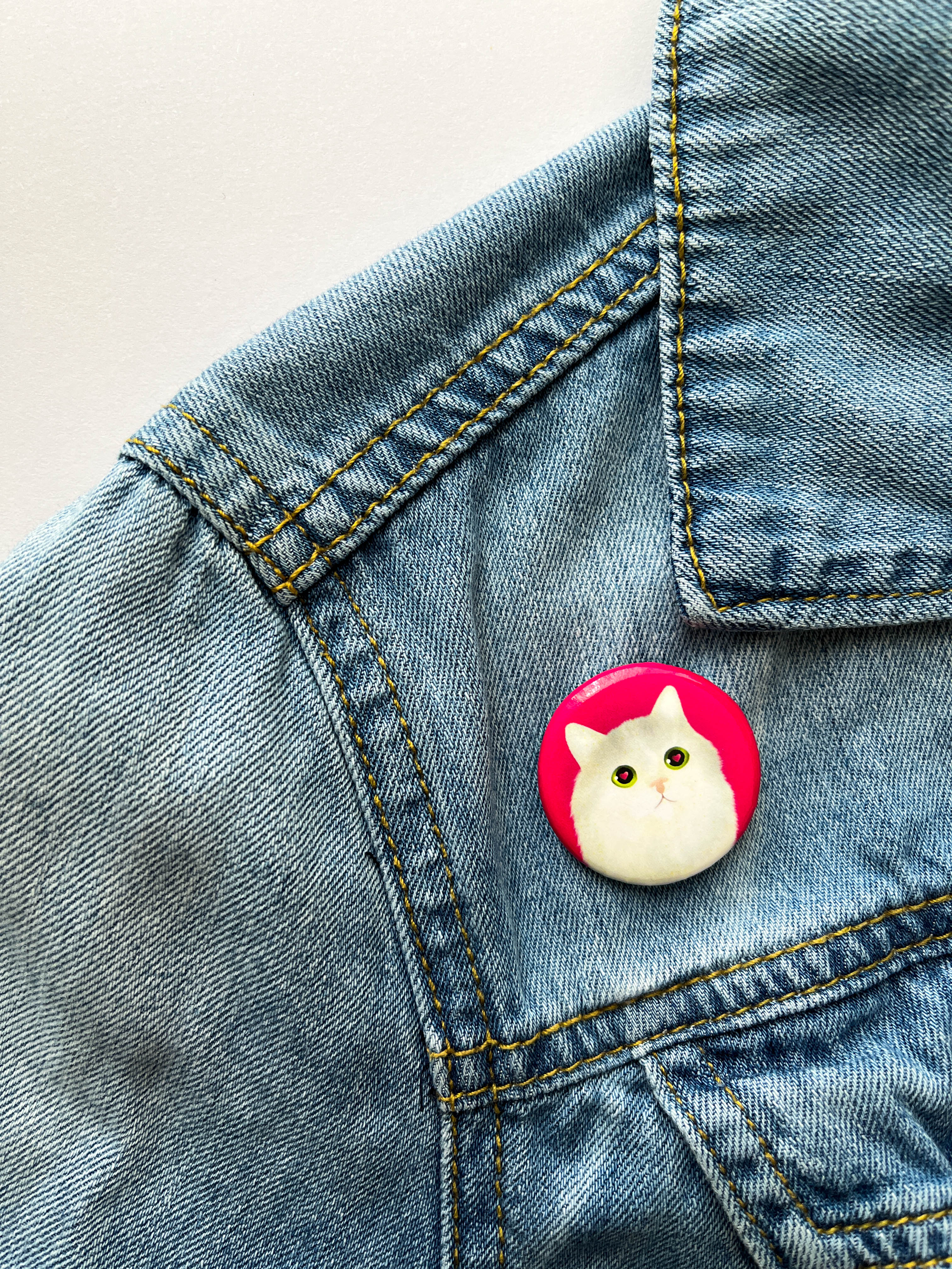 Heart Eyes Cat Round Button Pin, 1.25"